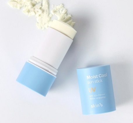 SKIN79-Water-Wrapping-Moist-Cool-Sun-Stick-SPF50-PA-Textur